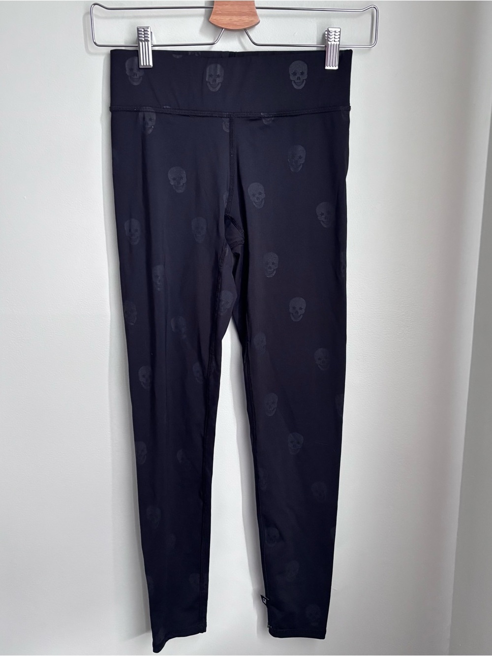 Terez Black Skull Print Leggings size s Guc
